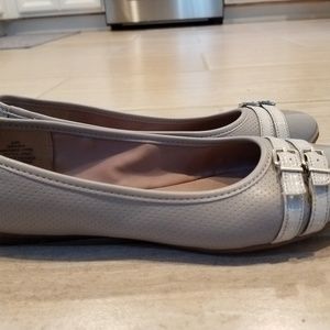 Easy Spirit gray flats in size 8.5